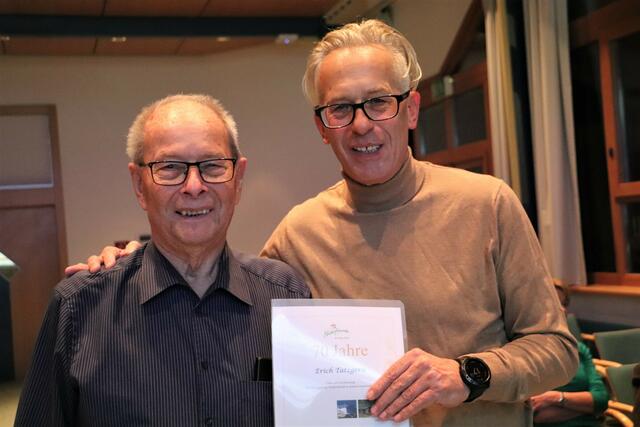 Erich Tatzgern (li), einst Obmann der Naturfreunde Gratwein, wurde für seine 70jährige Mitgliedschaft von Helmut Scherounigg geehrt. | Foto: Edith Ertl