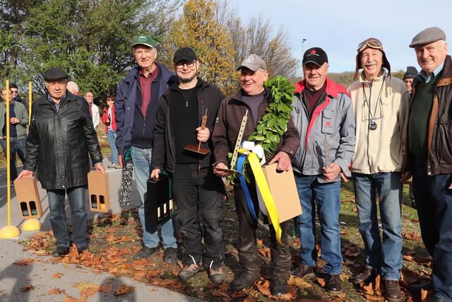 Ältester Teilnehmer Herbert Fellner, Josef Stidl, die Preisträger Christian Gössinger, Walter Vogt und Michael Reinbacher, das Organisations-Team Franz Szabo und Josef Pleil bei der Preisverleihung. | Foto: Stadtgemeinde Wolkersdorf
