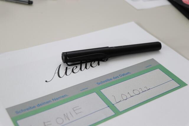 Der Wunderstift soll bei Schreibschwierigkeiten helfen und wird in der Praxisvolksschule der Pädagogischen Hochschule Tirol getestet.