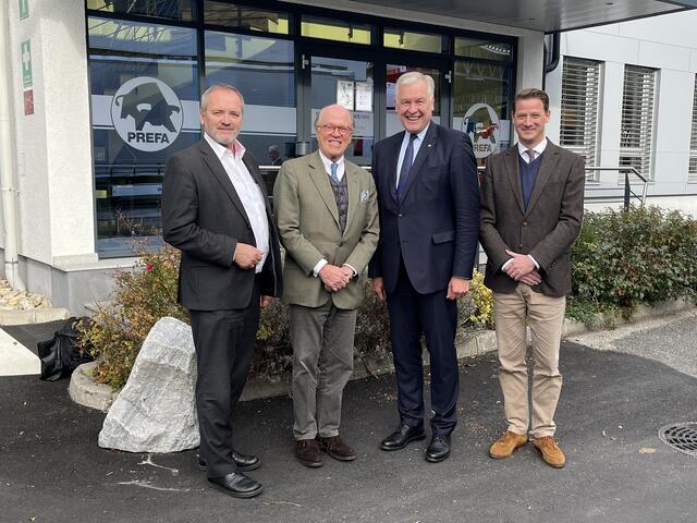 V..l.: Manfred Damberger (Obmann GBV-Landesgruppe NÖ), Cornelius Grupp, Landesrat Martin Eichtinger und Leopold Pasquali (GF PREFA Gruppe). | Foto: Büro LR Eichtinger