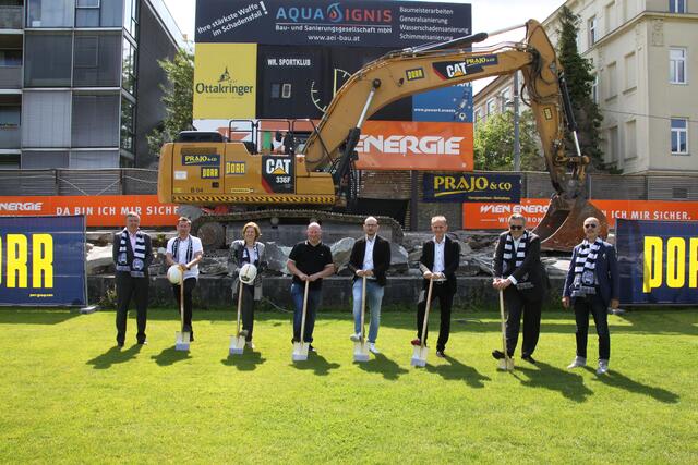 Der Spatenstich im Sport-Club-Stadion erfolgte bereits Ende Juni 2020. | Foto: Michael J. Payer/RMW