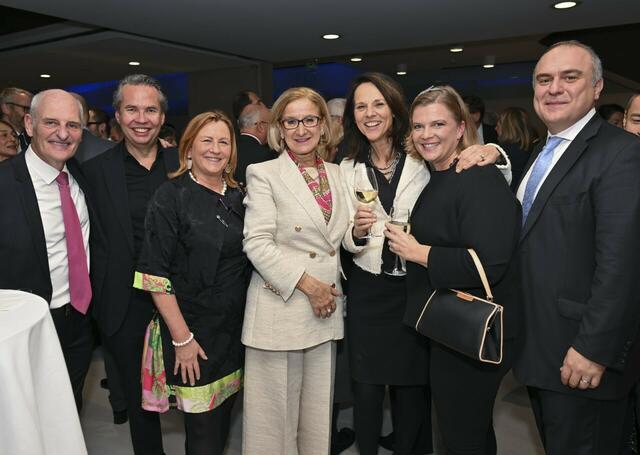 Direktor der HBLABA Klosterneuburg Reinhard Eder, Intendant der Oper Kosterneuburg Michael Garschall,  StRin. Maria T. Eder, LHF Johanna Mikl-Leitner, Star-Talkerin Vera Russwurm, GRin Eva Braneti mit Mann Mario Braneti | Foto: NLK Filzwieser
