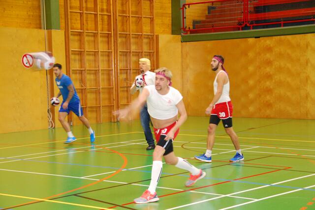 Beim Dodgeball steht der Spaß im Vordergund. | Foto: Himsl