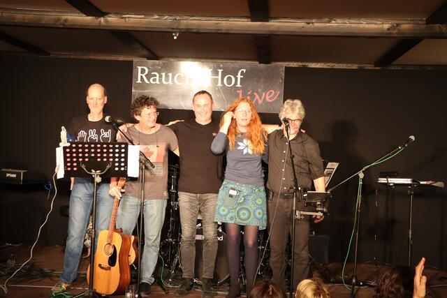 Zufriedene Gesichter bei Werner Parfuß, Gernot Lill, Josef Thomann, Regine Lill und Michael Diepold (v.l.)