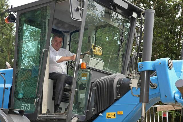 Treibende Kraft für den vierspurigen Ausbau der B1 in Hörsching: Infrastruktur-Landesrat Günther Steinkellner. | Foto: Land OÖ