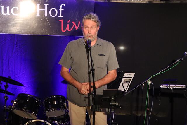 Hausherr Willi Rauch bei seiner Begrüßung