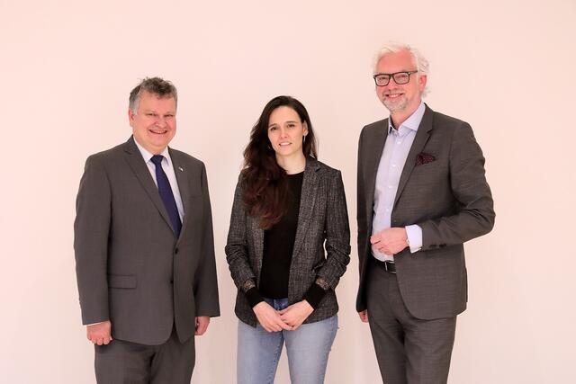 ISTA-Präsident Thomas Henzinger, VERBUND-Professorin Maria Ibáñez, VERBUND-CEO Michael Strugl | Foto: Redtenbacher