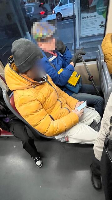 Der mutmaßliche Betrüger bei der "Arbeit". | Foto: BRS