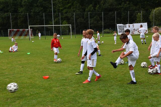 Real Madrid Fußballschule war schon zweimal Gast in Pabneukirchen. Die Real Madrid Fußballschule kommt vom 21. bis 25. August 2023 zum dritten Mal nach Pabneukirchen. | Foto: Robert Zinterhof
