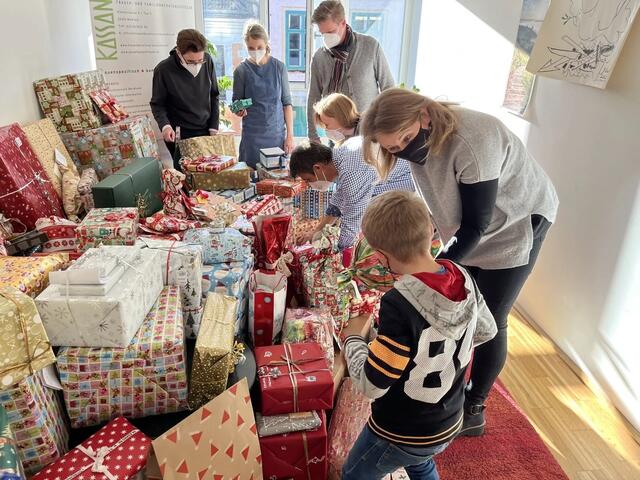 Alle helfen zusammen | Foto: Mödlinger Christkinderl