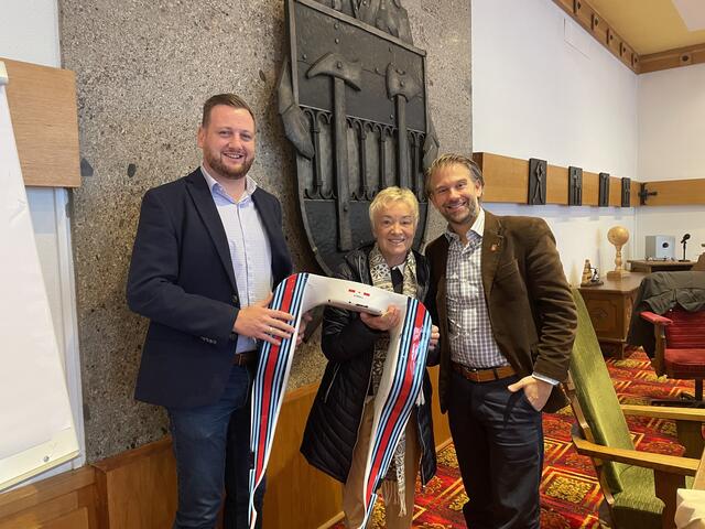 Bürgermeister Thomas Rauninger, Christine Brunnsteiner und Michael Waldher (v.l.) nach dem Vortrag im Eisenerzer Gemeinderatssaal. | Foto: RegionalMedien Steiermark