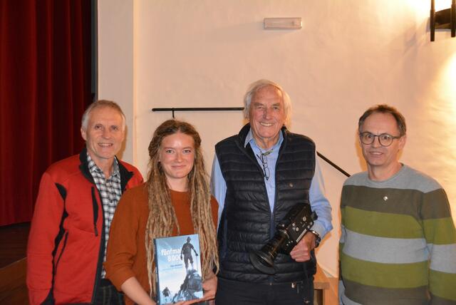 Organisator Friedrich Tockner, Lena Öller (Enkelin), Peter Wörgötter mit seiner Super8-Kamera, Kiwanis Präsident Bernhard Thomaser (v.links). | Foto: RegionalMedien
