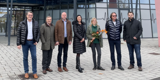 Rosa Rogenhofer (3. von rechts) wurde als neue Allgemeinmedizinerin vorgestellt. Sie ordiniert ab April 2023 im Gesundheitszentrum. | Foto: OSG