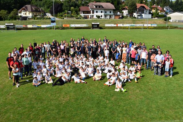 Real Madrid Fußballschule war schon zweimal Gast in Pabneukirchen. Die Real Madrid Fußballschule kommt vom 21. bis 25. August 2023 zum dritten Mal nach Pabneukirchen. | Foto: Robert Zinterhof