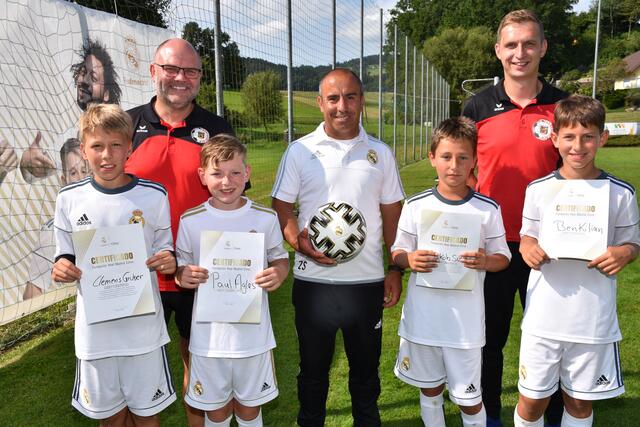 Clemens Gruber, links. Sieger bei der Real Madrid Fußballschule 2021 in Pabneukirchen. | Foto: Robert Zinterhof