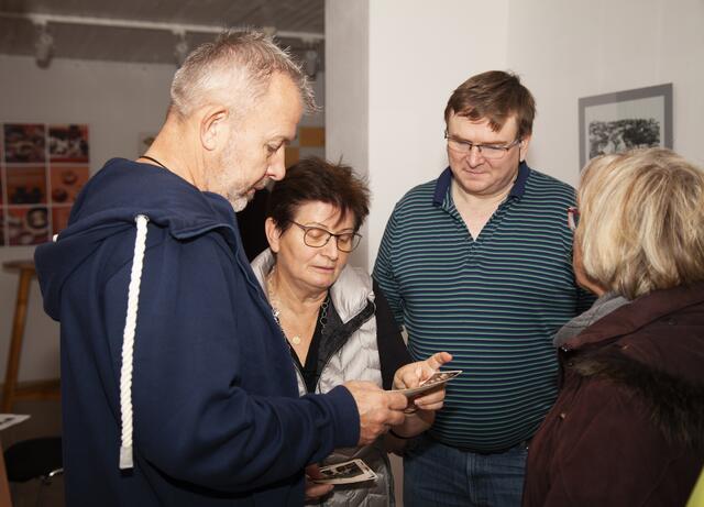 Das Topothekenteam sichert Fotos und Dokumente, recherchiert, bereitet auf und macht der Öffentlichkeit Informationen zugänglich. | Foto: Regina Courtier