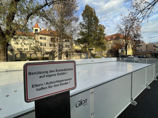 Ab 25. November 2022 kann man am Haller Altstadtpark kostenlos über das Eis laufen.  | Foto: Kendlbacher