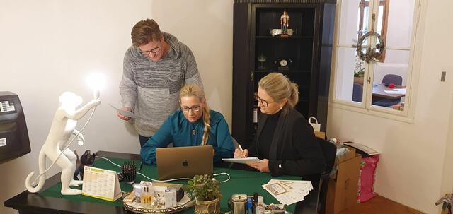 Ein Teil des Teams schon bei der Arbeit (v.l.n.r.): Patrick Eder, Andrea Eder und Aneta Mayerhofer | Foto: Philipp Steinriegler