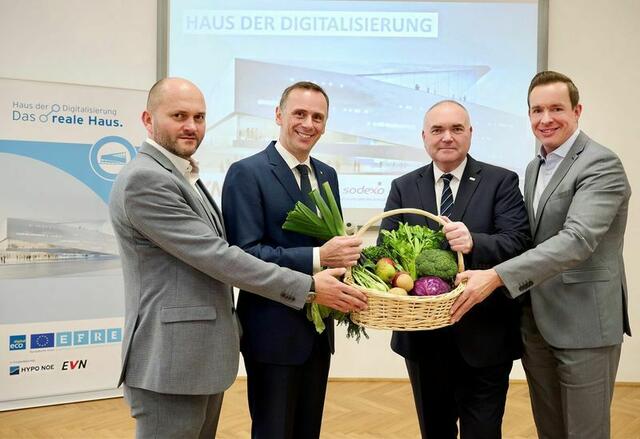 Peter Erlacher (Geschäftsführer FH Wr. Neustadt Immobilien), Landesrat Jochen Danninger, Michael Freitag (Geschäftsführer Sodexo Service Solutions Austria GmbH), Lukas Reutterer (Geschäftsführer ecoplus Digital) | Foto:  NLK/Pfeiffer