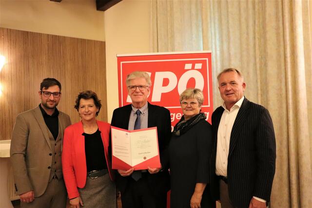 GK a.D. Karl Scheiber ist seit 50 Jahren Parteimitglied, Kalsdorfs Ortsparteivorsitzender Stephan Scheifinger, LR Ursula Lackner, Bgm. a.D. Ursula Rauch und Bgm. Manfred Komericky gratulierten. | Foto: Edith Ertl