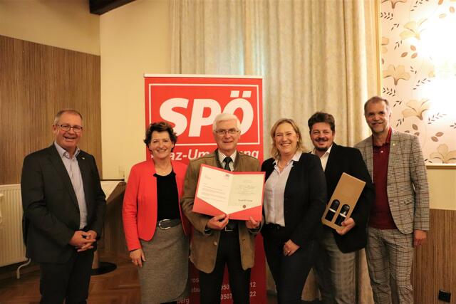 Rudolf Lang aus Gratwein-Straßengel ist seit 50 Jahren Parteimitglied, Bernd Osprian, Ursula Lackner, Karin Boandl-Haunold, Udo Hebesberger und Gerald Murlasits gratulierten. | Foto: Edith Ertl
