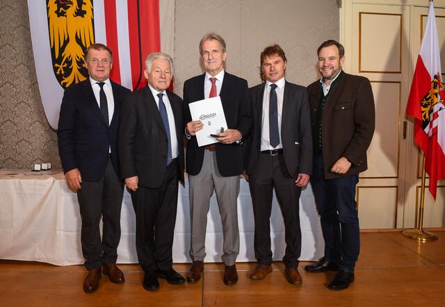 Von links: Bezirksobmann Peter Casny, Landesobmann LH a.D. Josef Pühringer, Guido Skotton, Bundessportreferent Walter Berger und Landesgeschäftsführer BR Franz Ebner. | Foto: OÖSB