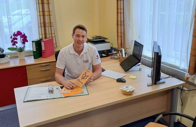 Stefan Konrad agiert als offenes Ohr und helfende Hand in Sachen Gesundheit und Pflege. Sein Büro ist in Hof bei Straden.  | Foto: Stefan Konrad