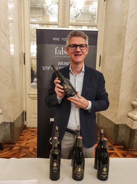Weingutsleiter Wolfgang Hamm freut sich über die Auszeichnung als besten St. Laurent Österreichs | Foto: Weingut Stift Klosterneuburg