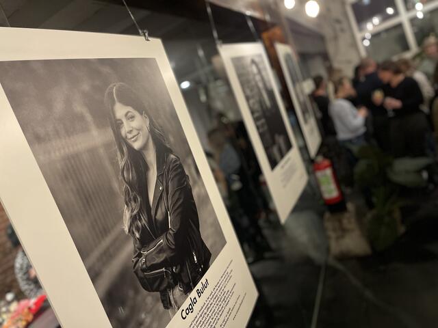 Cagla Bulut ist eine der "Women of Innsbruck" sie fokussiert sich in ihrer Arbeit als Journalistin auf intersektionelle Diskriminierung.   | Foto: Michael Steger