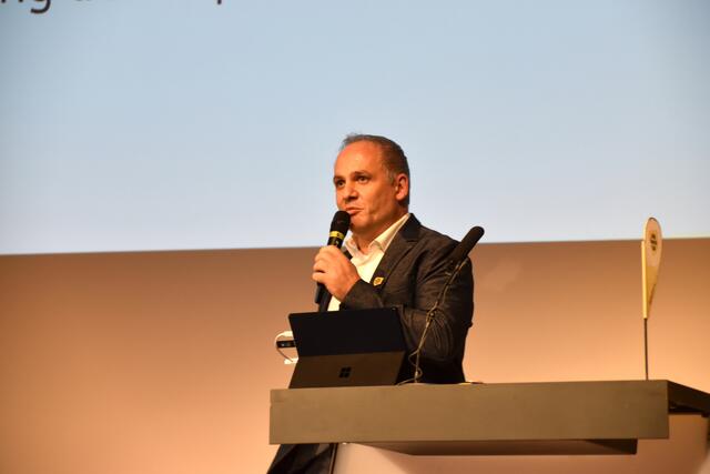 "Wir wollen und müssen die Aufenthaltsabgabe erhöhen – von 2 Euro auf 3,50 Euro", so Obmann Frank Kostner.  | Foto: Barbara Fluckinger