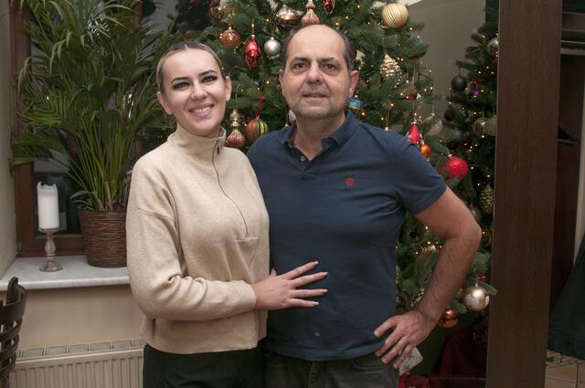 Theodosios Kretsis mit seiner Tochter Chrysoula - betreiben den Familienbetrieb "Meze Meze" | Foto: Wolfgang Unger