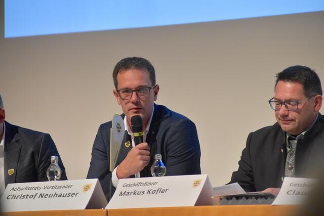 Thema Ortstaxen-Erhöhung: Aufsichtsrats-Vorsitzender Christof Neuhauser betonte, dass sich Mitglieder auch beim Aufsichtsratsmitgliedern bei Fragen informieren könnten.  | Foto: Barbara Fluckinger