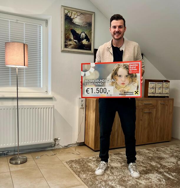 Mario Hofer, Geschäftsführer von Purolex, unterstützt neben diversen Projekten auch Christkind Emma mit 1.500 Euro. | Foto: Foto: Schütz