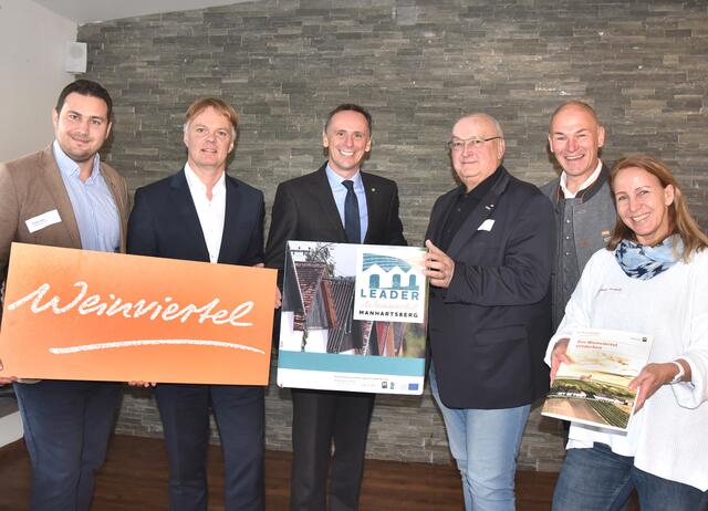 v.l. Bgm. Markus Baier, Michael Duscher, LR Jochen Danninger, Johann Gartner, Hannes Steinacker und Renate Mihle. | Foto: Herbert Schleich
