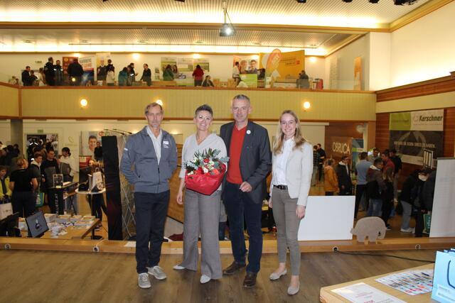 Manfred Halbwachs, Projektleiterin Lisi Steinacher, VP-Bürgermeister Martin Leonhardsberger und Romana Zwanowetz beim Infotag. | Foto: Fatma Cayirci