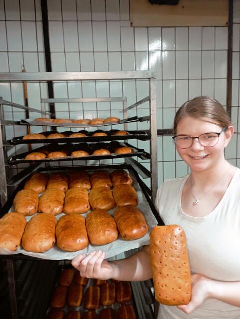 Seit August ist Susi in der Lehre bei der Bäckerei Heigl in Haag am Hausruck. | Foto: Bäckerei Heigl