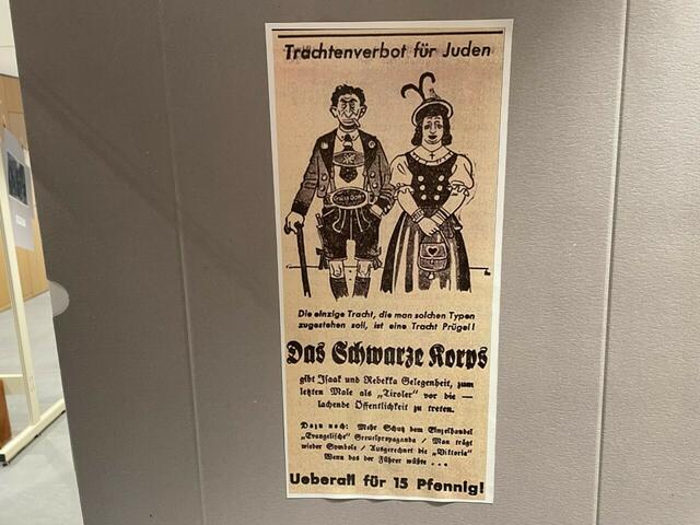 Das Schwarze Korps mit den Untertiteln Zeitung der Schutzstaffeln der NSDAP – Organ der Reichsführung SS galt als das Kampf- und Werbeblatt der SS. Diese Zeitung erschien jeden Mittwoch im freien Verkauf und jeder SS-Mann war verpflichtet, sie zu lesen und für deren Verbreitung zu sorgen.  | Foto: BezirksBlätter