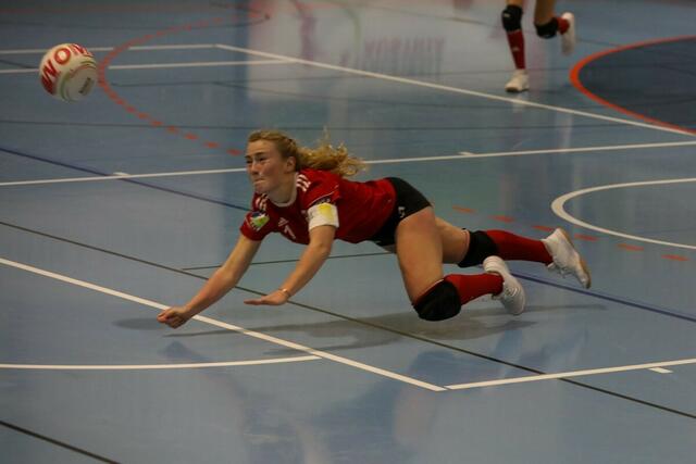 Die Bundesligateams starten am 26.11.2022 mit einer Doppel-Heimrunde in die Liga. Im Bild: Annika Huber vom Askö Seekirchen in Aktion. | Foto: Pils