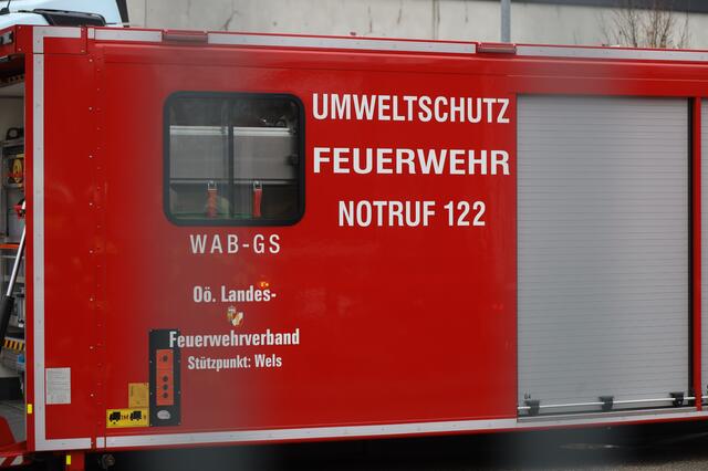 Nach einem Ammoniak-Austritt beim Resch&amp;Frisch Produktionsbetrieb in Wels-Schafwiesen kam es zu einem Großeinsatz der Einsatzkräfte. Die Betriebsstätte musste evakuiert und Verletzte versorgt werden. | Foto: laumat.at