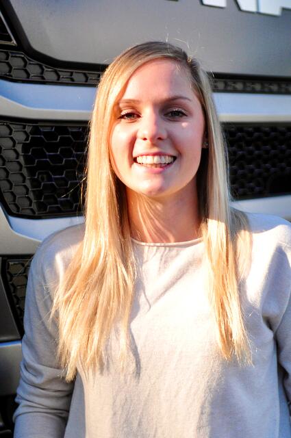 Die gebürtige Kärtnerin Leonie Egger kam, sah und startete im Gruber-Lkw voll durch. | Foto: Hassl