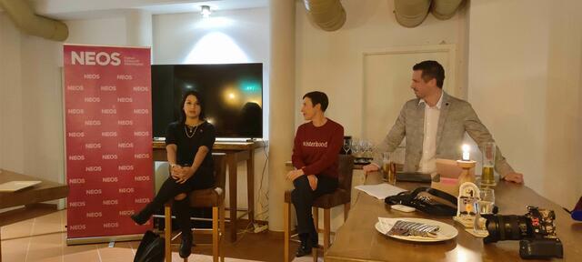 Dalila Windegger (li) Exekutivbeamtin sensibilisiert aus der Persepektive der Polizei im Raum Bruck