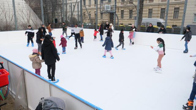 Auch Kinder sollten im Winter gut eingepackt werden.  | Foto: M. Spitzauer