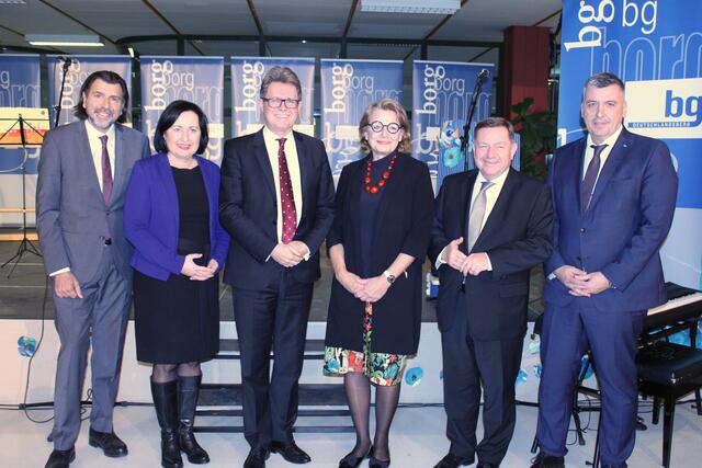 Großer Besuch im BSZ Deutschlandsberg: Bgm. Josef Wallner, Bildungsdirektorin Elisabeth Meixner, Bundesminister Martin Polaschek, Direktorin Gerda Lichtberger, Landesrat Werner Amon und Abteilungsleiter der Bildungsdirektion Südweststeiermark, Oliver Kölli. | Foto: Löschnig