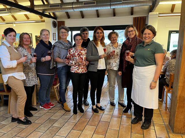 Bäuerinnen-Beirat: Tanja Amtmann, Renate Ehrenhöfer, Marianna Herics, Bezirksbäuerin-Stv. KR  Maria Portschy, Beraterin Sandra Lehner, Aurelia Strobl, Bezirksbäuerin LAbg. Carina Laschober-Luif, Irene Koch, Vortragende Anja Strobl, Christa Erdely, Lafnitztaler Bauernspezialitäten | Foto: Landwirtschaftskammer