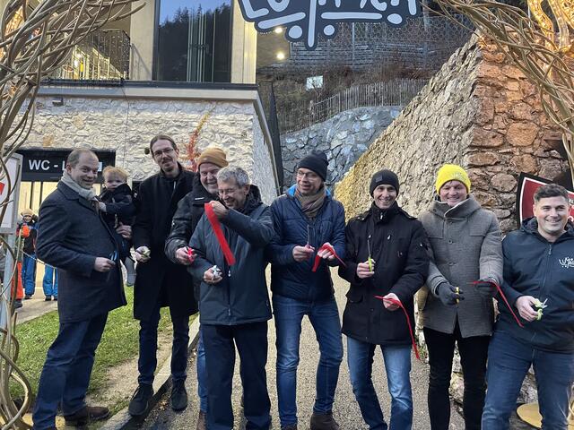 Mit dem Durchschneiden eines Bandes wurde Lumagica offiziell eröffnet. | Foto: Reichel