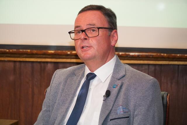 Vizebrügermeister Klaus Schimana will das Thema Gemeindewachorgan genau prüfen lassen. | Foto: Reichel