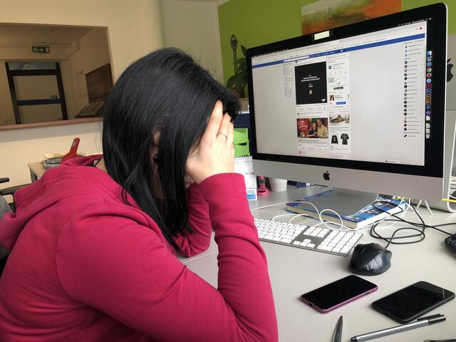 Obszöne, beleidigende Nachrichten sind Gewalt im Netz. | Foto: sm