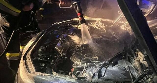 Während der Fahrt fing der Motorraum plötzlich Feuer | Foto: FF Völkermarkt