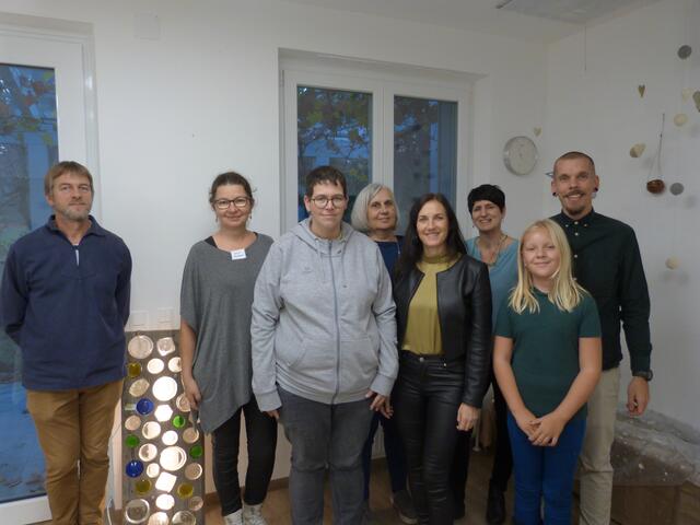 Mit jeder Menge Liebe und Freude arbeiten die Klient:innen an den wundervollen Kunstwerken für den alljährlichen Weihnachtsbasar!