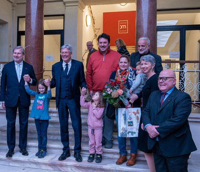 6.000 Besucher-Familie Barton, EU-Kommissar Johannes Hahn, Landeshauptmann Peter Kaiser, Abteilungsleitung Christian Wieser, Landeshauptmann-Stellvertreterin Gaby Schaunig, Abteilungsleiter Igor PUCKER | Foto: LPD Kärnten/Michael Stein